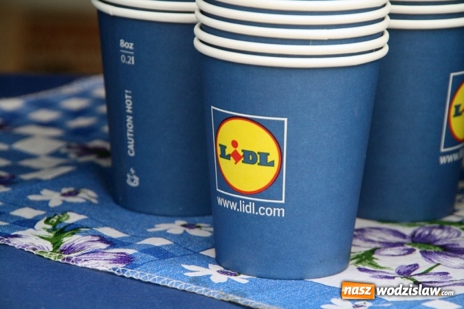 Zdjęcie w galerii na portalu naszwodzislaw.com: Tłumy mieszkańców na otwarciu Lidla w Wodzisławiu Śląskim! wiadomości z regionu