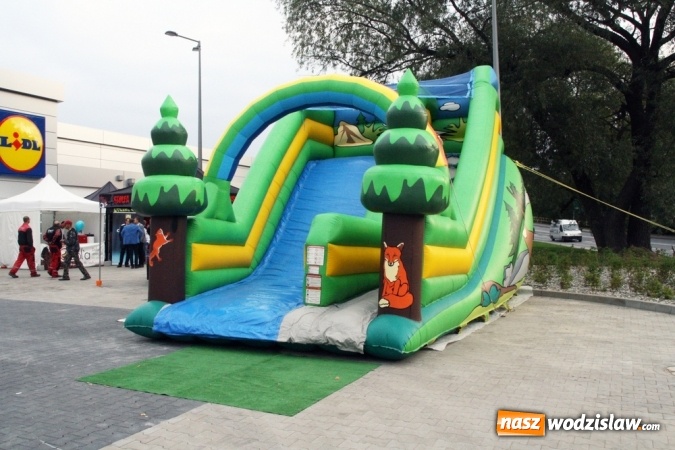 Zdjęcie w galerii na portalu naszwodzislaw.com: Tłumy mieszkańców na otwarciu Lidla w Wodzisławiu Śląskim! wiadomości z regionu