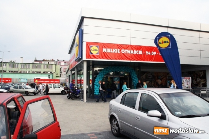 Zdjęcie w galerii na portalu naszwodzislaw.com: Tłumy mieszkańców na otwarciu Lidla w Wodzisławiu Śląskim! wiadomości z regionu