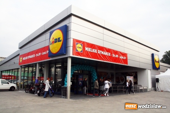 Zdjęcie w galerii na portalu naszwodzislaw.com: Tłumy mieszkańców na otwarciu Lidla w Wodzisławiu Śląskim! wiadomości z regionu