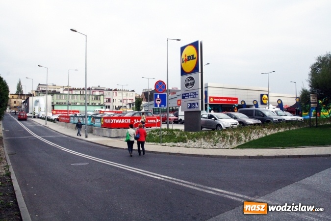 Zdjęcie w galerii na portalu naszwodzislaw.com: Tłumy mieszkańców na otwarciu Lidla w Wodzisławiu Śląskim! wiadomości z regionu