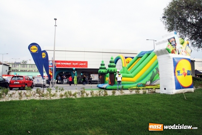 Zdjęcie w galerii na portalu naszwodzislaw.com: Tłumy mieszkańców na otwarciu Lidla w Wodzisławiu Śląskim! wiadomości z regionu
