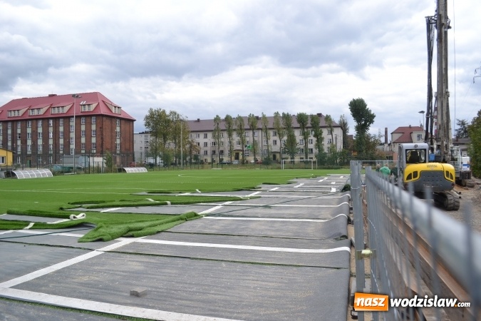 Zdjęcie w galerii na portalu naszwodzislaw.com: Ruszyły prace remontowe przy boisku treningowym w Radlinie wiadomości z regionu
