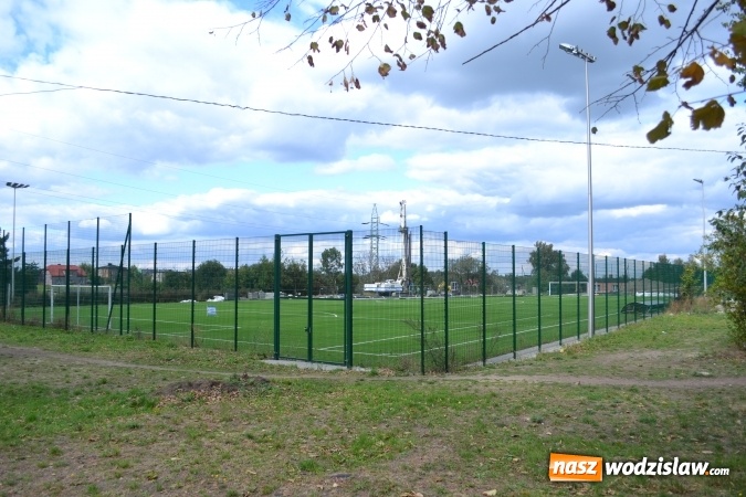 Zdjęcie w galerii na portalu naszwodzislaw.com: Ruszyły prace remontowe przy boisku treningowym w Radlinie wiadomości z regionu