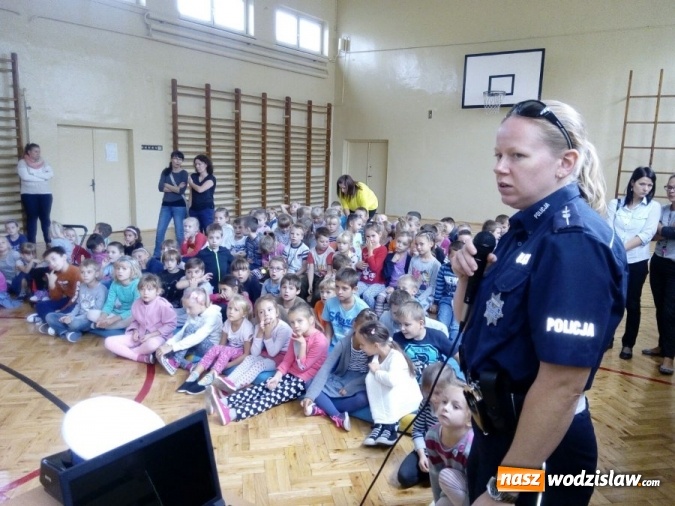 Zdjęcie w galerii na portalu naszwodzislaw.com: Policjanci o bezpieczeństwie z przedszkolakami i pierwszakami wiadomości z regionu