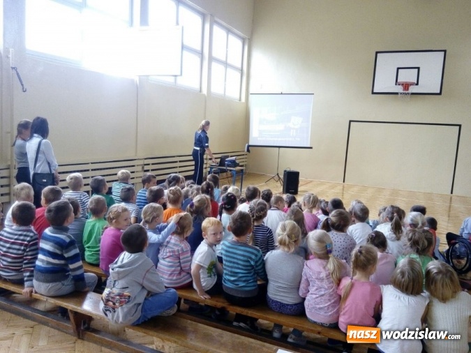 Zdjęcie w galerii na portalu naszwodzislaw.com: Policjanci o bezpieczeństwie z przedszkolakami i pierwszakami wiadomości z regionu