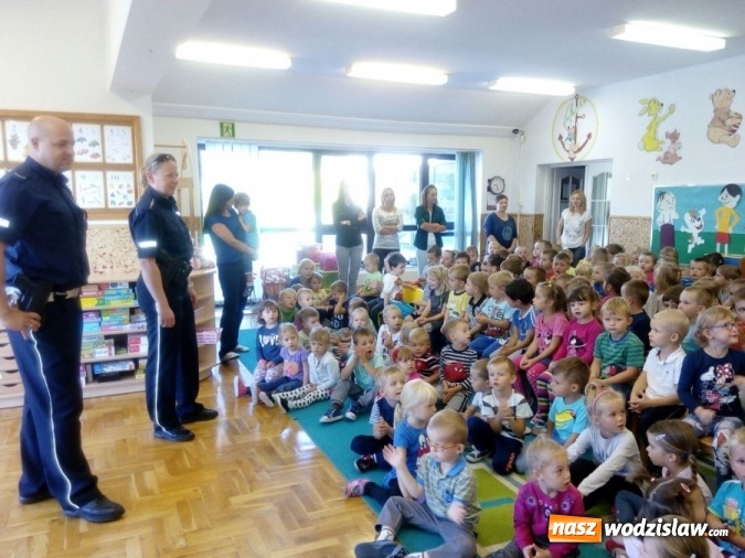 Zdjęcie w galerii na portalu naszwodzislaw.com: Policjanci o bezpieczeństwie z przedszkolakami i pierwszakami wiadomości z regionu