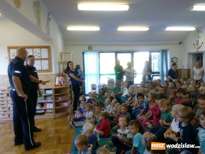 Zdjęcie w galerii na portalu naszwodzislaw.com: Policjanci o bezpieczeństwie z przedszkolakami i pierwszakami wiadomości z regionu
