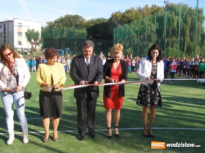 Zdjęcie w galerii na portalu naszwodzislaw.com: Nowo wybudowane boisko sportowe przy SP nr 2 w Pszowie oficjalne otwarte wiadomości z regionu
