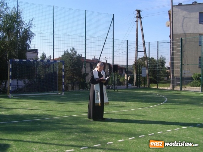 Zdjęcie w galerii na portalu naszwodzislaw.com: Nowo wybudowane boisko sportowe przy SP nr 2 w Pszowie oficjalne otwarte wiadomości z regionu