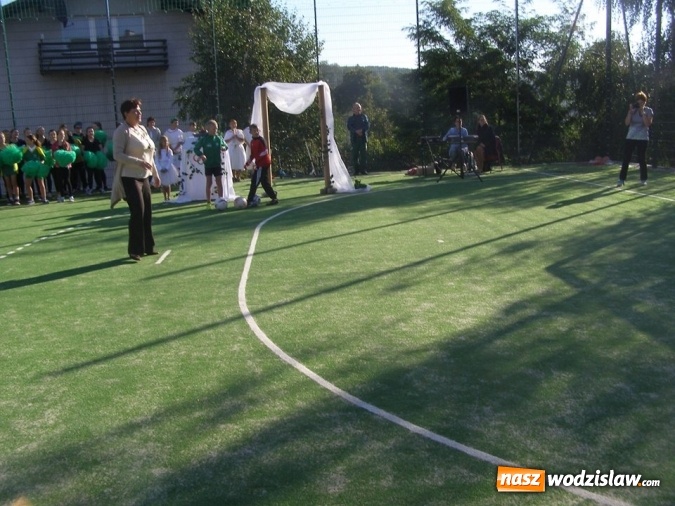 Zdjęcie w galerii na portalu naszwodzislaw.com: Nowo wybudowane boisko sportowe przy SP nr 2 w Pszowie oficjalne otwarte wiadomości z regionu