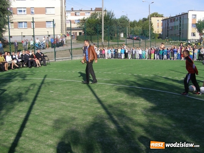 Zdjęcie w galerii na portalu naszwodzislaw.com: Nowo wybudowane boisko sportowe przy SP nr 2 w Pszowie oficjalne otwarte wiadomości z regionu