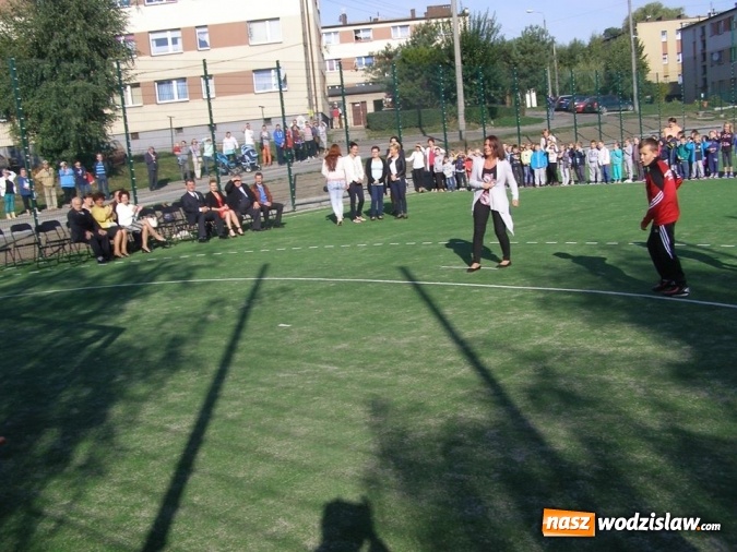 Zdjęcie w galerii na portalu naszwodzislaw.com: Nowo wybudowane boisko sportowe przy SP nr 2 w Pszowie oficjalne otwarte wiadomości z regionu