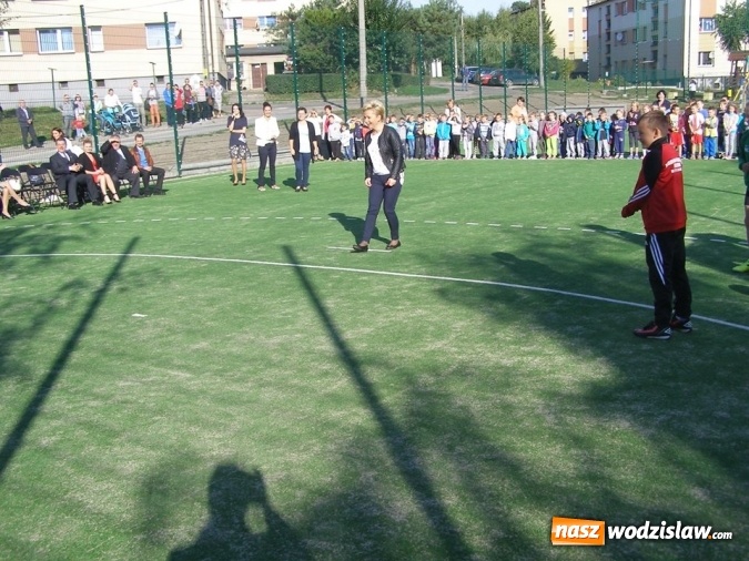 Zdjęcie w galerii na portalu naszwodzislaw.com: Nowo wybudowane boisko sportowe przy SP nr 2 w Pszowie oficjalne otwarte wiadomości z regionu