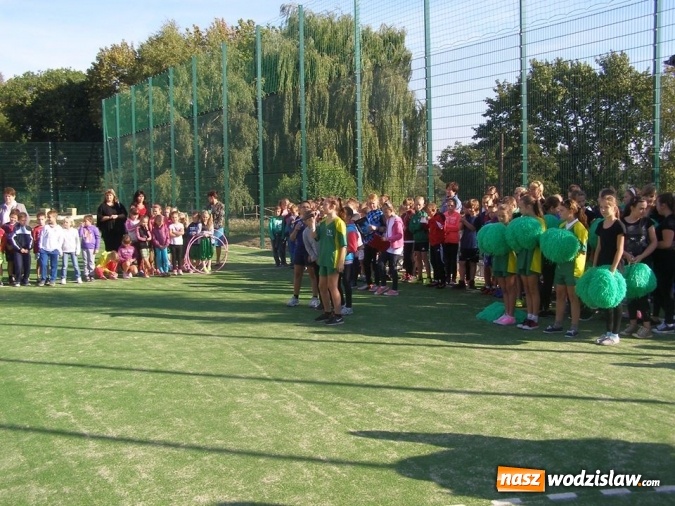 Zdjęcie w galerii na portalu naszwodzislaw.com: Nowo wybudowane boisko sportowe przy SP nr 2 w Pszowie oficjalne otwarte wiadomości z regionu