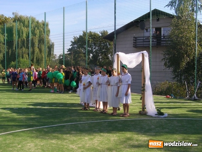 Zdjęcie w galerii na portalu naszwodzislaw.com: Nowo wybudowane boisko sportowe przy SP nr 2 w Pszowie oficjalne otwarte wiadomości z regionu