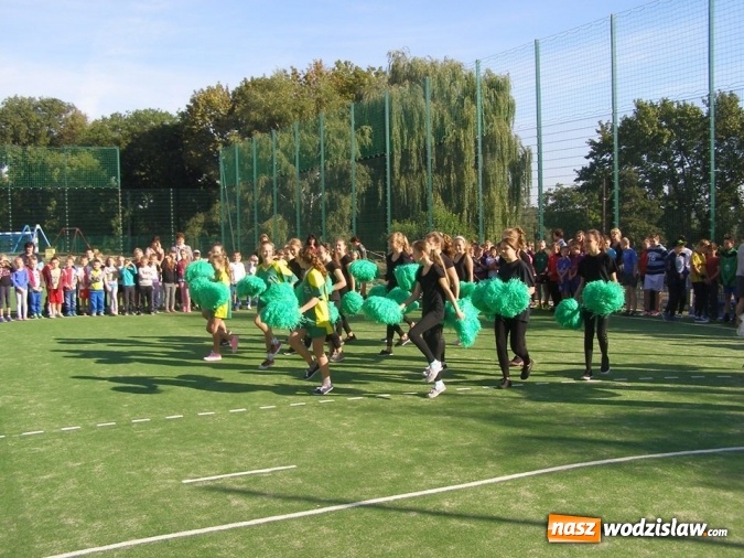 Zdjęcie w galerii na portalu naszwodzislaw.com: Nowo wybudowane boisko sportowe przy SP nr 2 w Pszowie oficjalne otwarte wiadomości z regionu
