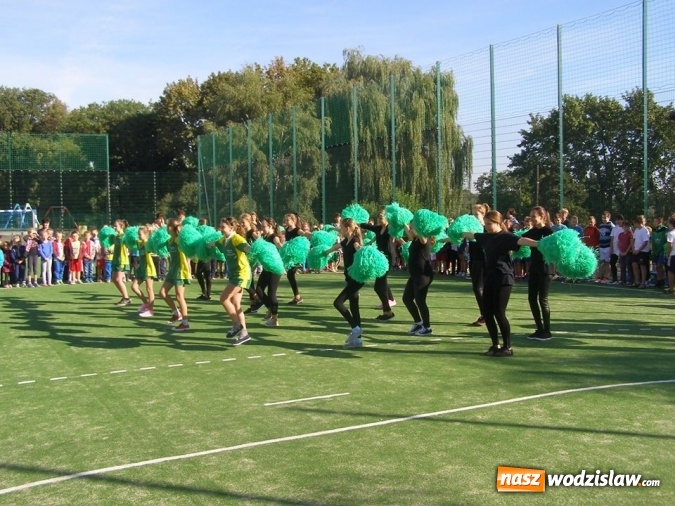 Zdjęcie w galerii na portalu naszwodzislaw.com: Nowo wybudowane boisko sportowe przy SP nr 2 w Pszowie oficjalne otwarte wiadomości z regionu