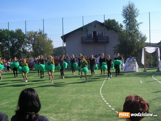 Zdjęcie w galerii na portalu naszwodzislaw.com: Nowo wybudowane boisko sportowe przy SP nr 2 w Pszowie oficjalne otwarte wiadomości z regionu