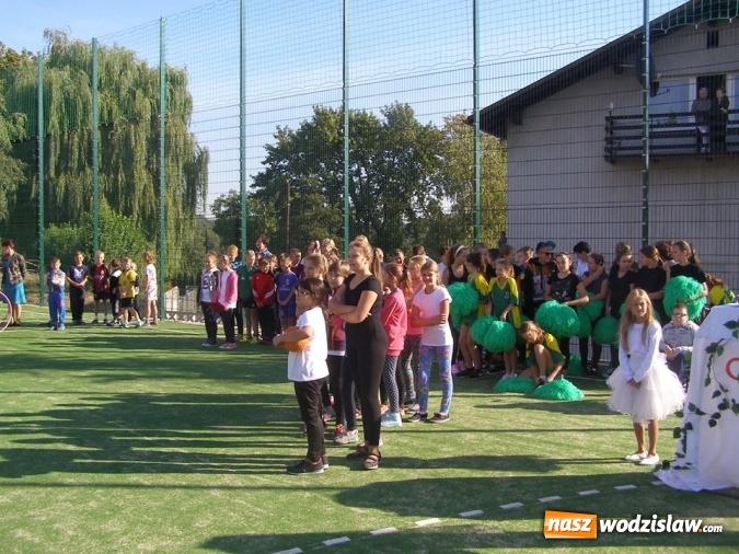 Zdjęcie w galerii na portalu naszwodzislaw.com: Nowo wybudowane boisko sportowe przy SP nr 2 w Pszowie oficjalne otwarte wiadomości z regionu