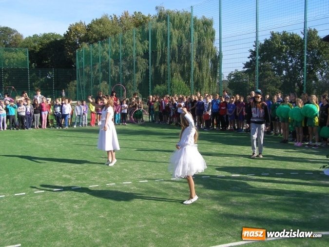 Zdjęcie w galerii na portalu naszwodzislaw.com: Nowo wybudowane boisko sportowe przy SP nr 2 w Pszowie oficjalne otwarte wiadomości z regionu