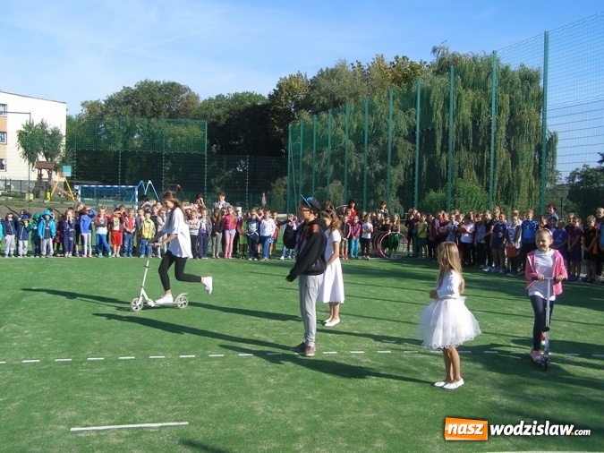 Zdjęcie w galerii na portalu naszwodzislaw.com: Nowo wybudowane boisko sportowe przy SP nr 2 w Pszowie oficjalne otwarte wiadomości z regionu