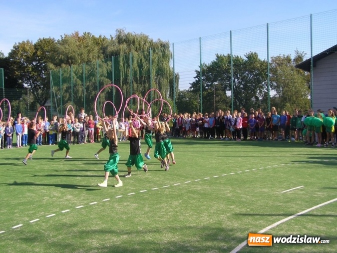 Zdjęcie w galerii na portalu naszwodzislaw.com: Nowo wybudowane boisko sportowe przy SP nr 2 w Pszowie oficjalne otwarte wiadomości z regionu