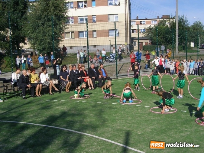 Zdjęcie w galerii na portalu naszwodzislaw.com: Nowo wybudowane boisko sportowe przy SP nr 2 w Pszowie oficjalne otwarte wiadomości z regionu