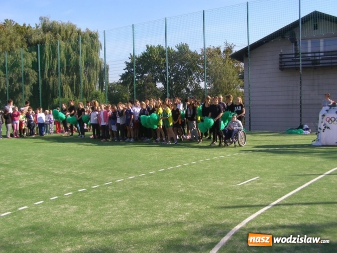 Zdjęcie w galerii na portalu naszwodzislaw.com: Nowo wybudowane boisko sportowe przy SP nr 2 w Pszowie oficjalne otwarte wiadomości z regionu