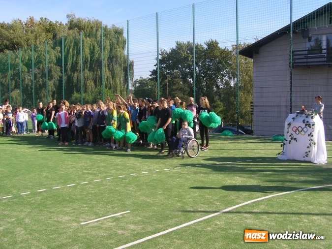 Zdjęcie w galerii na portalu naszwodzislaw.com: Nowo wybudowane boisko sportowe przy SP nr 2 w Pszowie oficjalne otwarte wiadomości z regionu