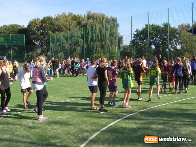 Zdjęcie w galerii na portalu naszwodzislaw.com: Nowo wybudowane boisko sportowe przy SP nr 2 w Pszowie oficjalne otwarte wiadomości z regionu