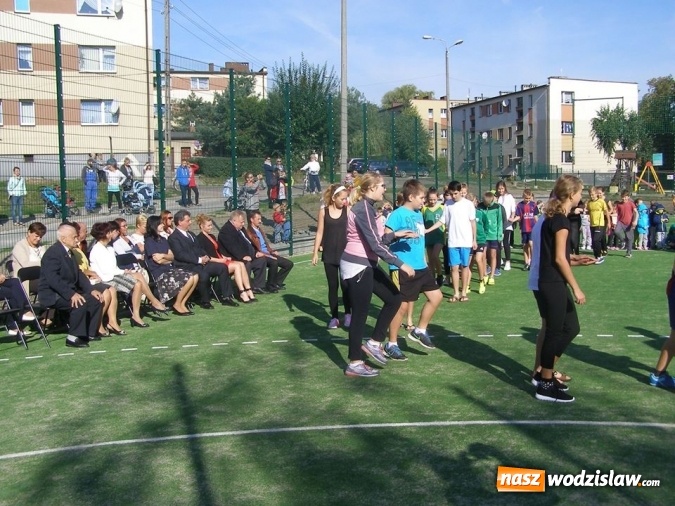 Zdjęcie w galerii na portalu naszwodzislaw.com: Nowo wybudowane boisko sportowe przy SP nr 2 w Pszowie oficjalne otwarte wiadomości z regionu