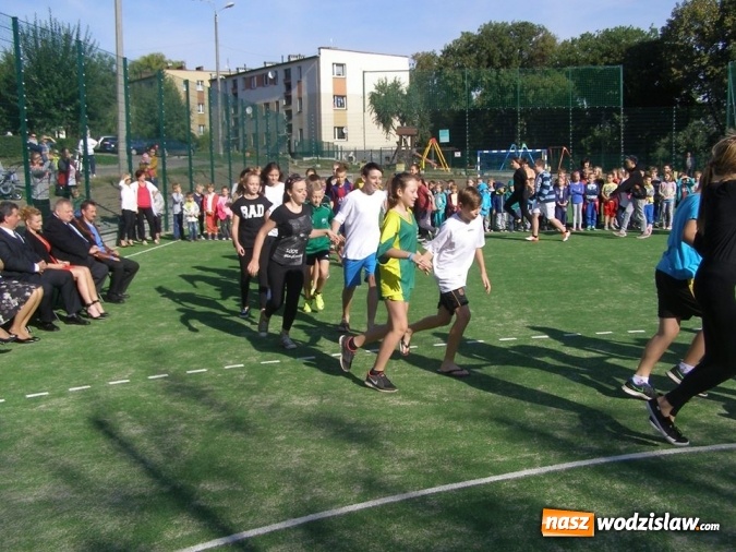 Zdjęcie w galerii na portalu naszwodzislaw.com: Nowo wybudowane boisko sportowe przy SP nr 2 w Pszowie oficjalne otwarte wiadomości z regionu