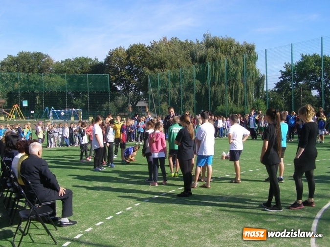 Zdjęcie w galerii na portalu naszwodzislaw.com: Nowo wybudowane boisko sportowe przy SP nr 2 w Pszowie oficjalne otwarte wiadomości z regionu