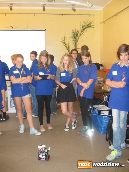 Zdjęcie w galerii na portalu naszwodzislaw.com: Roboty z klocków Lego w bibliotece  wiadomości z regionu