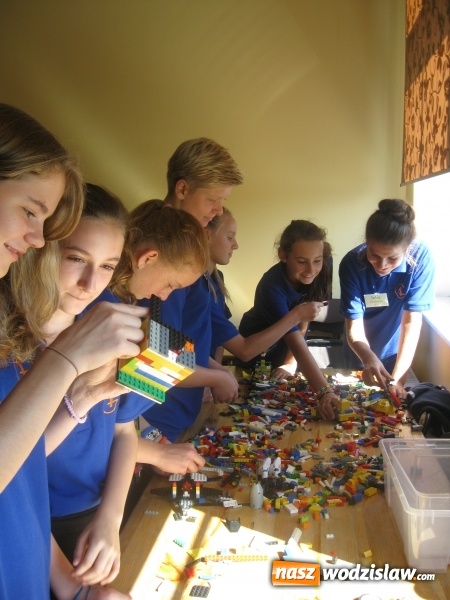 Zdjęcie w galerii na portalu naszwodzislaw.com: Roboty z klocków Lego w bibliotece  wiadomości z regionu