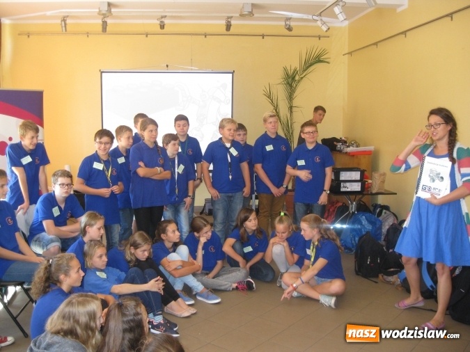 Zdjęcie w galerii na portalu naszwodzislaw.com: Roboty z klocków Lego w bibliotece  wiadomości z regionu