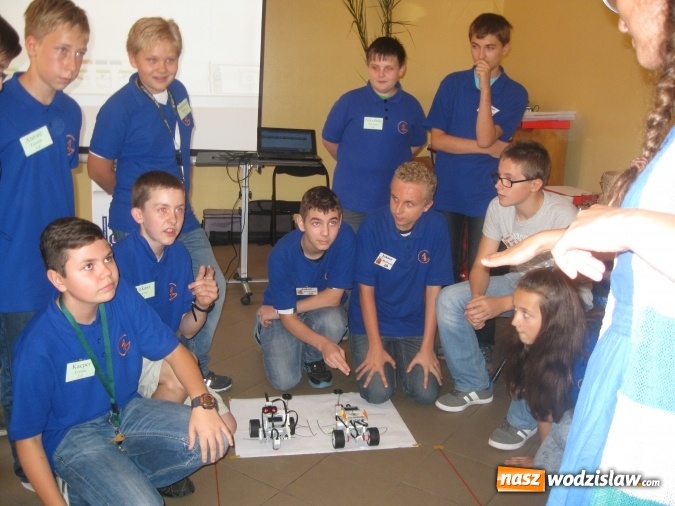 Zdjęcie w galerii na portalu naszwodzislaw.com: Roboty z klocków Lego w bibliotece  wiadomości z regionu