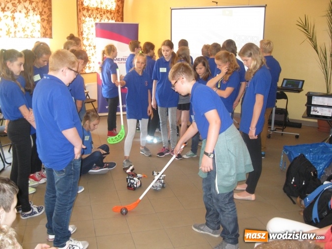 Zdjęcie w galerii na portalu naszwodzislaw.com: Roboty z klocków Lego w bibliotece  wiadomości z regionu