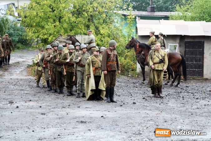 Zdjęcie w galerii na portalu naszwodzislaw.com: Do ostatniego tchu - inscenizacja bitwy obronnej z września 1939 roku na terenie zabytkowej kopalni Ignacy wiadomości z regionu