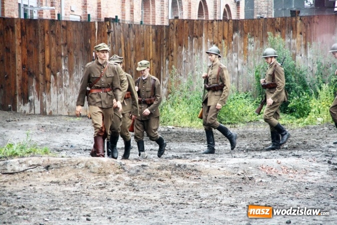 Zdjęcie w galerii na portalu naszwodzislaw.com: Do ostatniego tchu - inscenizacja bitwy obronnej z września 1939 roku na terenie zabytkowej kopalni Ignacy wiadomości z regionu