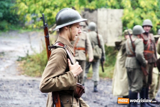 Zdjęcie w galerii na portalu naszwodzislaw.com: Do ostatniego tchu - inscenizacja bitwy obronnej z września 1939 roku na terenie zabytkowej kopalni Ignacy wiadomości z regionu
