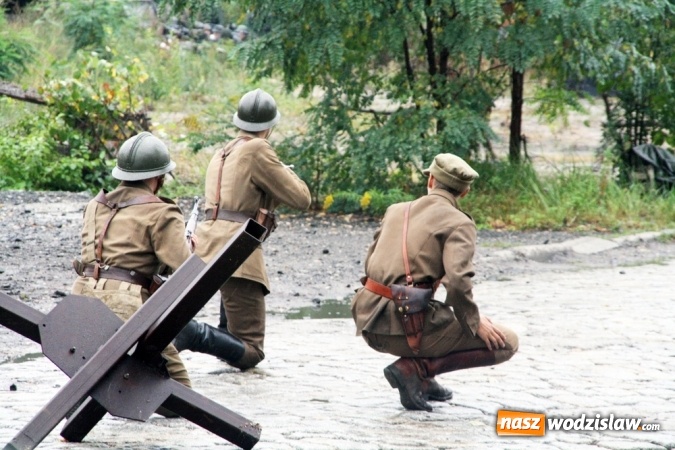 Zdjęcie w galerii na portalu naszwodzislaw.com: Do ostatniego tchu - inscenizacja bitwy obronnej z września 1939 roku na terenie zabytkowej kopalni Ignacy wiadomości z regionu