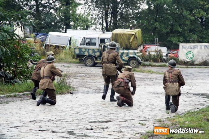Zdjęcie w galerii na portalu naszwodzislaw.com: Do ostatniego tchu - inscenizacja bitwy obronnej z września 1939 roku na terenie zabytkowej kopalni Ignacy wiadomości z regionu