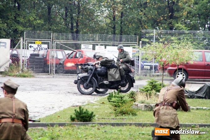 Zdjęcie w galerii na portalu naszwodzislaw.com: Do ostatniego tchu - inscenizacja bitwy obronnej z września 1939 roku na terenie zabytkowej kopalni Ignacy wiadomości z regionu