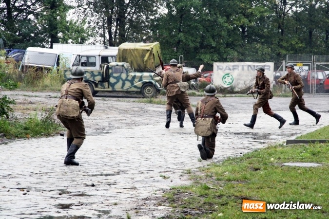 Zdjęcie w galerii na portalu naszwodzislaw.com: Do ostatniego tchu - inscenizacja bitwy obronnej z września 1939 roku na terenie zabytkowej kopalni Ignacy wiadomości z regionu