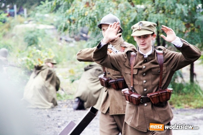 Zdjęcie w galerii na portalu naszwodzislaw.com: Do ostatniego tchu - inscenizacja bitwy obronnej z września 1939 roku na terenie zabytkowej kopalni Ignacy wiadomości z regionu