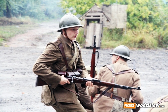 Zdjęcie w galerii na portalu naszwodzislaw.com: Do ostatniego tchu - inscenizacja bitwy obronnej z września 1939 roku na terenie zabytkowej kopalni Ignacy wiadomości z regionu