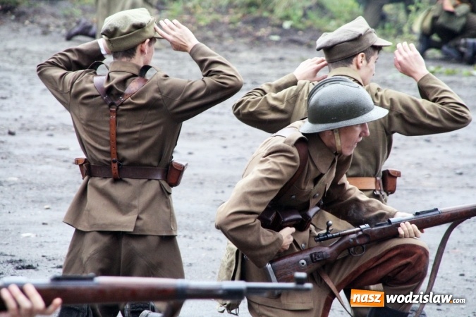 Zdjęcie w galerii na portalu naszwodzislaw.com: Do ostatniego tchu - inscenizacja bitwy obronnej z września 1939 roku na terenie zabytkowej kopalni Ignacy wiadomości z regionu