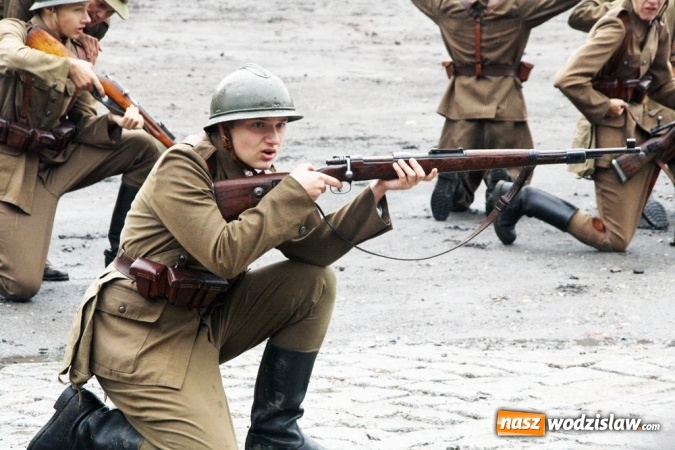 Zdjęcie w galerii na portalu naszwodzislaw.com: Do ostatniego tchu - inscenizacja bitwy obronnej z września 1939 roku na terenie zabytkowej kopalni Ignacy wiadomości z regionu